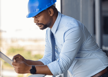 Building-worker-using-digital-tablet