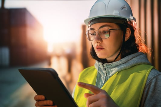 female-construction-worker-uses-tablet-at-workplac-2026-09-23-22-12-58-utc