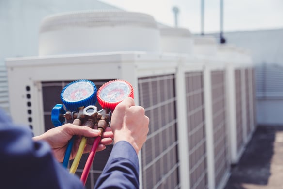 hvac-technician-checking-pressure-on-rooftop-units-2026-09-24-13-04-32-utc