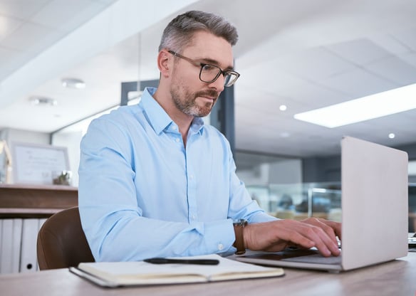 man-working-on-laptop-in-bright-office-2026-09-22-06-43-38-utc