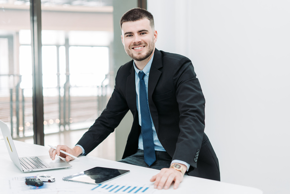 professional-man-working-at-desk-with-laptop-2026-09-22-18-32-39-utc