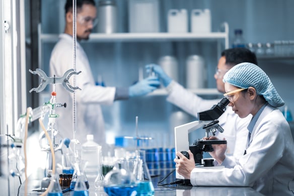 researchers-working-in-a-modern-science-lab-2026-09-22-03-33-43-utc