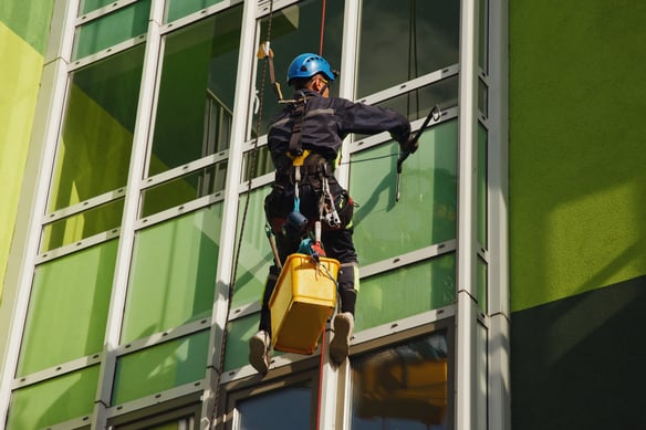 window-cleaner-hanging-on-building-with-ropes-2026-09-24-07-43-26-utc